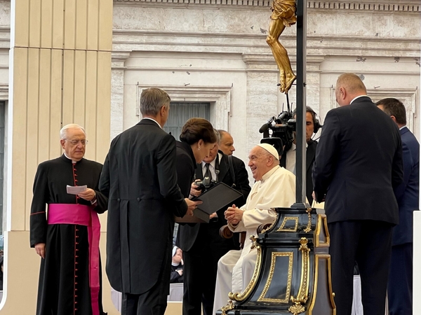 D. Nausėdienė Vatikane susitiko su popiežiumi Pranciškumi