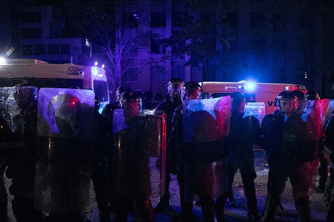 VST darbuotoja apie riaušes prie Seimo: smūgis, sprogimas, skausmas