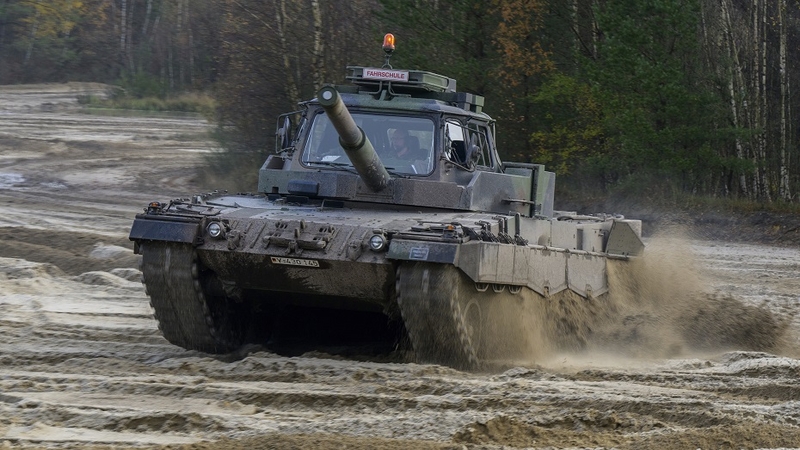 Lenkija tikisi susitarimo su Vokietija dėl tankų tiekimo Ukrainai