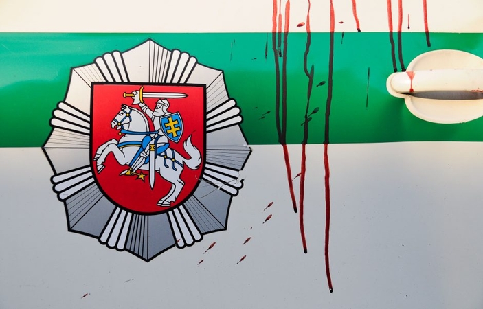 Dėl smurto artimoje aplinkoje sulaikomas vyras sužalojo policininką