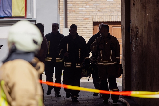 Kaune rasta negyva moteris: ugniagesiai į butą pateko pro langą