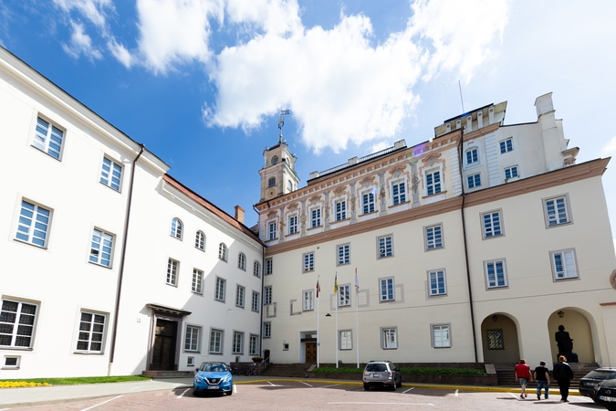 Konkurse norinti dalyvauti įmonė „laidoja“ lietuvių kalbą: VU kaltina spaudimu
