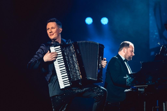 M. Levickio koncertų turas: vokalinis duetas su L. Ball ir atgiję kino personažai