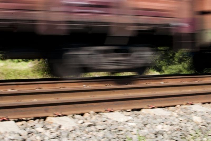 Pakruojyje traukinys sužalojo žmogų: vyrui nutraukta ranka
