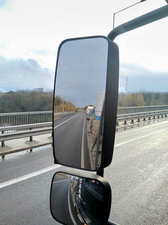 Skaudi avarija Jonavos rajone: sužeisti du žmonės, vienas jų – kariškis