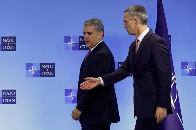 NATO: JAV laikosi branduolinių ginklų kontrolės sutarties, problema – Rusija
