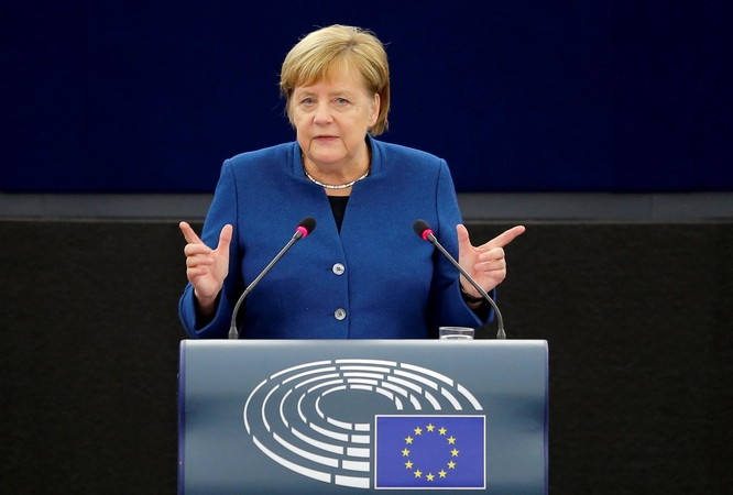 A. Merkel ragina kurti „realią“ Europos armiją