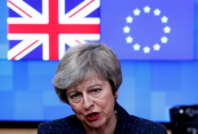 Th. May: parlamentarai galės balsuoti dėl „Brexit“ be susitarimo arba jo atidėjimo