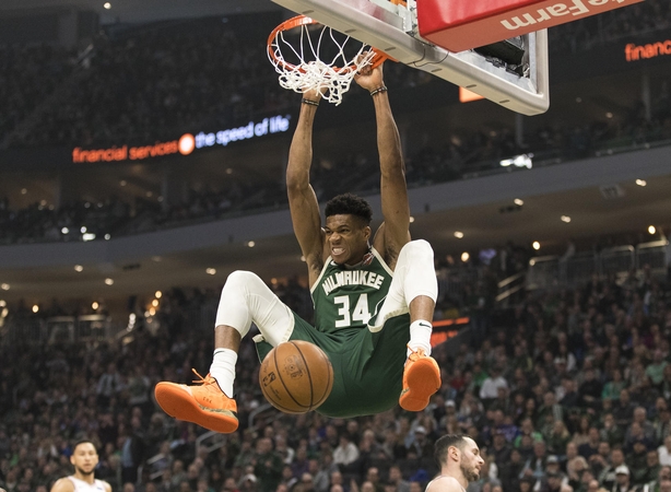 G. Antetokounmpo pagerino rezultatyvumo rekordus, tačiau „Bucks“ krito namuose