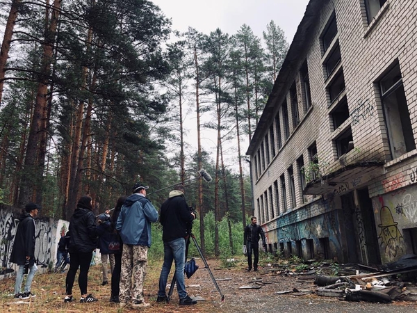 Serialo filmavimas pasėjo paniką: per kameras pastebėjo grėsmingai atrodančius žmones
