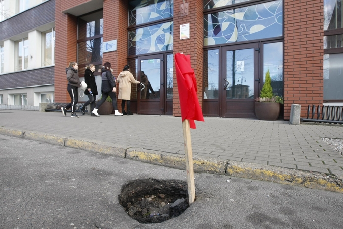 Įspėjimas: šalia mokymo centro – pavojus vairuotojams