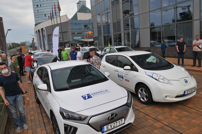 Vilniuje duotas startas elektromobilių varžyboms „Ignitis ON: pažink Lietuvą!“