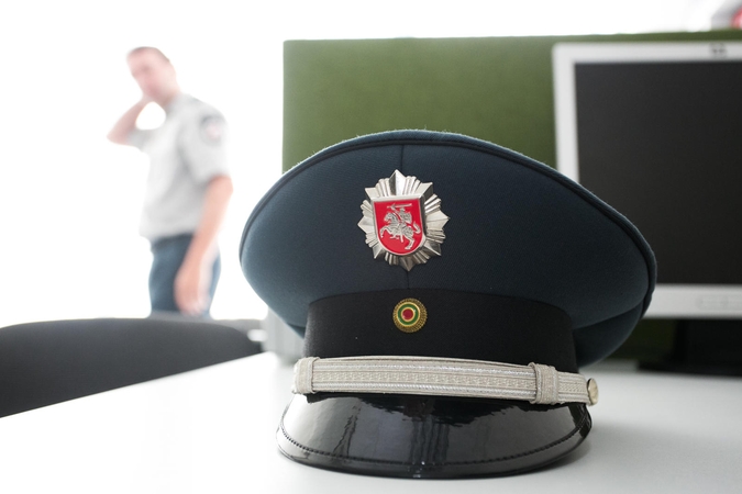 Policijos pareigūnu apsimetęs sukčius iš vyro sąskaitos pasisavino per 9 tūkst. eurų
