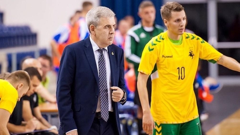 Salės futbolo rinktinės treneris: tik žaisdami su stipresnėmis rinktinėmis mes augame