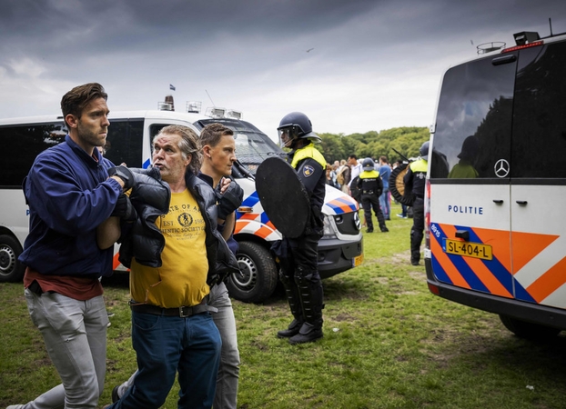 Nyderlanduose suimta dešimtys protesto prieš vyriausybės įvestas priemones dalyvių