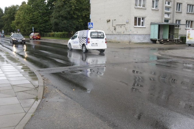 Incidentas Debreceno gatvėje: girtas vairuotojas automobiliu trenkėsi į kitą mašiną