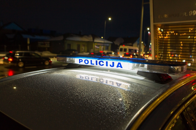 Kaimynai Kretingos rajone drauge gaudė įtariamąjį: bandė brautis į 55 tūkst. vertą BMW