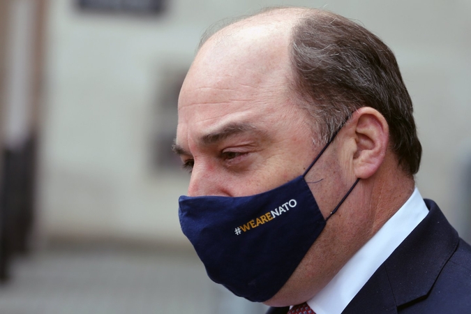 JK kariuomenės vadai ir gynybos sekretorius dėl COVID-19 priversti izoliuotis