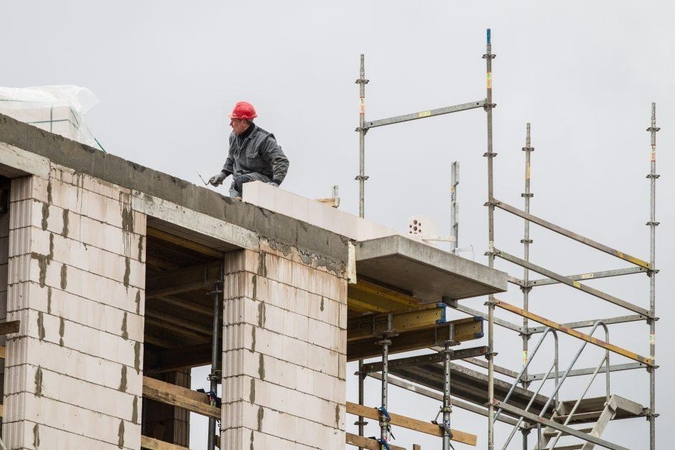 Statybininko kortelė galėtų labai pigiai išgelbėti statybų sektorių nuo „šešėlio“?