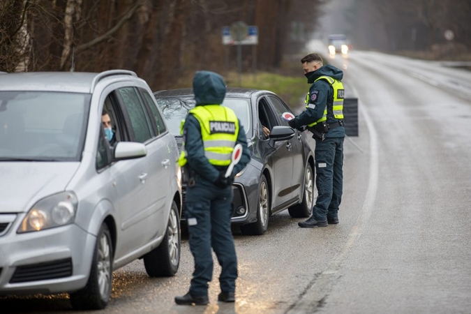 Klaipėdos apskrityje patikrinti 1449 automobiliai: užfiksuota ir karantino sąlygų pažeidimų