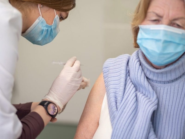 Klaipėdoje savaitgalį vyks visų norinčiųjų per 65-erių gyventojų skiepijimas „AstraZeneca“