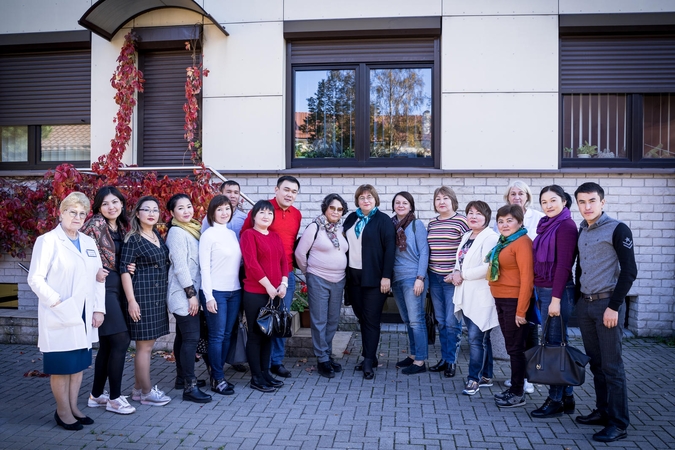 Šiomis dienomis Klaipėdos medicininėje slaugos ligoninėje lankėsi 16 kazachų medikų, kurie domėjosi įstaigos veikla, įranga, gydytojų ir slaugos personalo darbu, nes tokio pat modelio gydymo įstaigą jie norėtų įkurti ir savo šalyje.