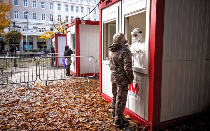 Tyrėjai: užsikrėtusiųjų koronavirusu skaičius pasaulyje viršijo 50 mln.