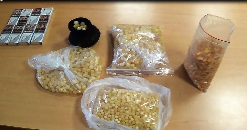 Muitininkų „laimikis“: gintariniai rutuliukai kojinėje sukėlė įtarimus