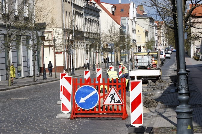 Teks apsišarvuoti kantrybe: Tiltų gatvėje – remonto darbai
