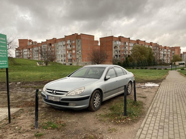 Klaipėdiečiai piktinasi įžūlių kaimynų įpročiais: gyventojai jau važinėja šaligatviais
