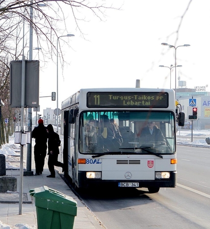 Prie kapinių autobuse susižalojo keleivė (ieškomi įvykio liudininkai)