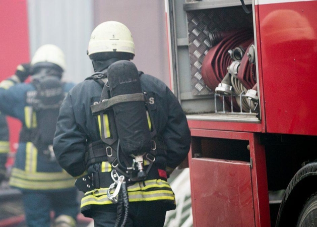 Gaisras Varėnos rajone: užsidegė keli pastatai