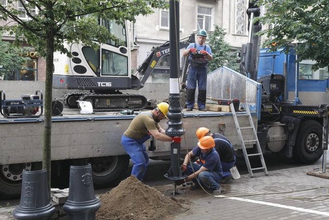Uostamiestyje ir toliau keičiami žibintai