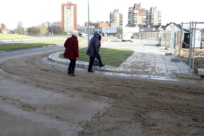 Statybininkai nepasimoko: Vingio gatvė teršiama toliau