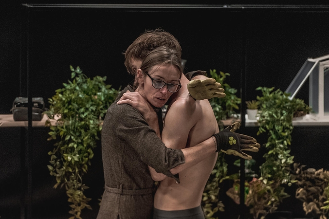 Klaipėdos jaunimo teatro premjeroje – geležinės šeimos portretas