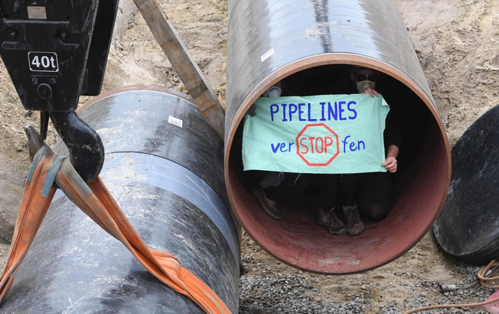 Prieš „Nord Stream 2“ protestuojantys aktyvistai įlindo į vamzdžius