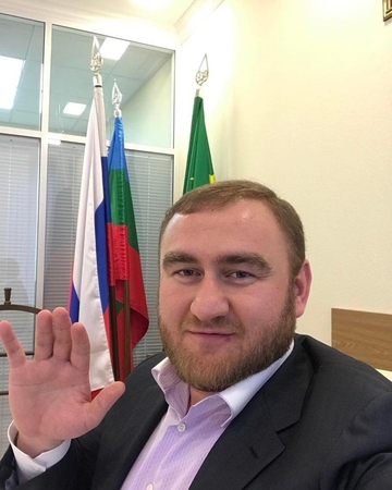 Rusijos senatorius sulaikytas už dvi žmogžudystes