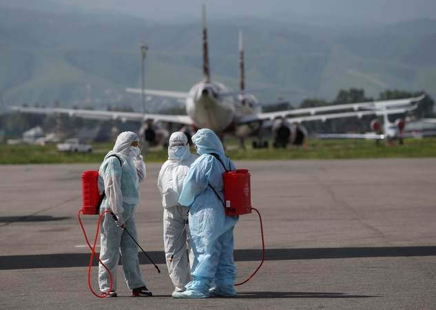 Lenkija dėl koronaviruso draus tiesioginius skrydžius iš 44 valstybių