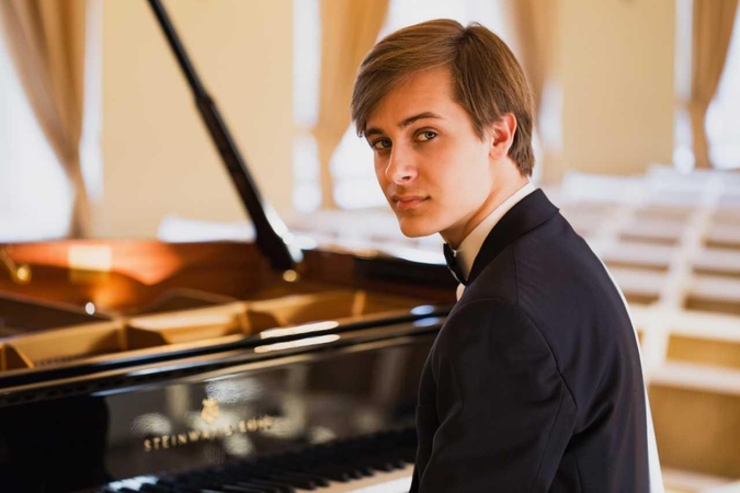 Vakaro harmonijos: jaunosios kartos pianisto J. Šopos rečitalis