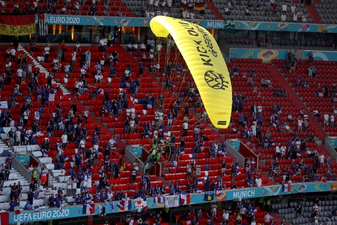 Miuncheno policija atlieka tyrimą dėl žaliųjų protesto akcijos Europos futbolo čempionate