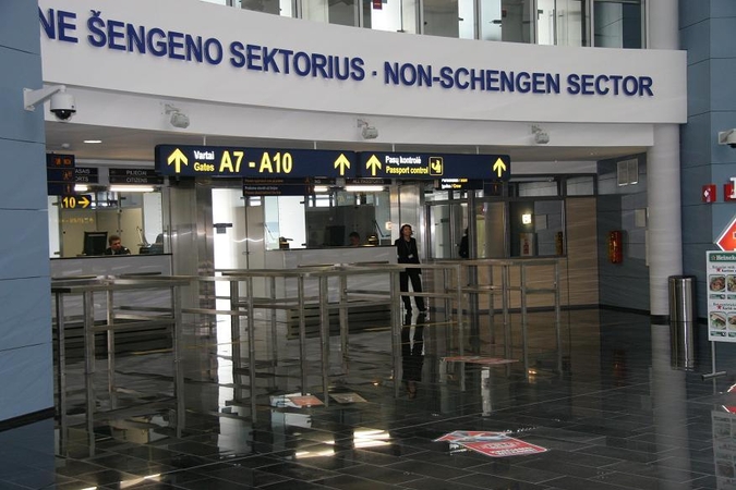 Pasieniečiai ukrainietės pase aptiko suklastotus spaudus