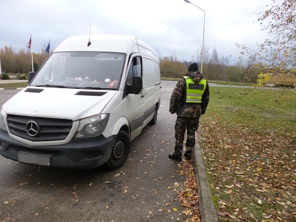 Kalvarijos pasieniečiai sulaikė dar vieną, įtariama, vogtą „Mercedes Benz Sprinter“