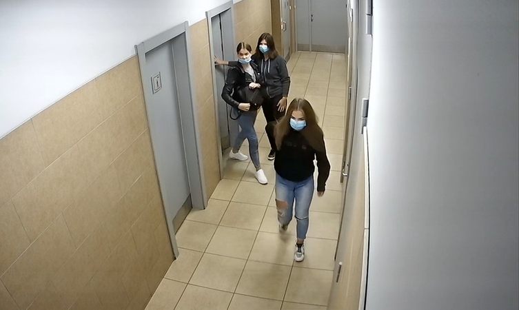 Šiaulių policija prašo pagalbos: gal atpažįstate šias merginas?