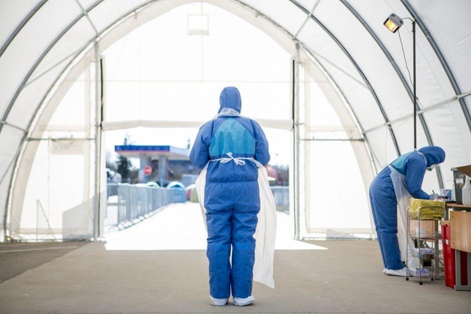 Ekspertė apie koronavirusą tarp medikų: dažniau užsikrečia slaugytojai ir padėjėjai