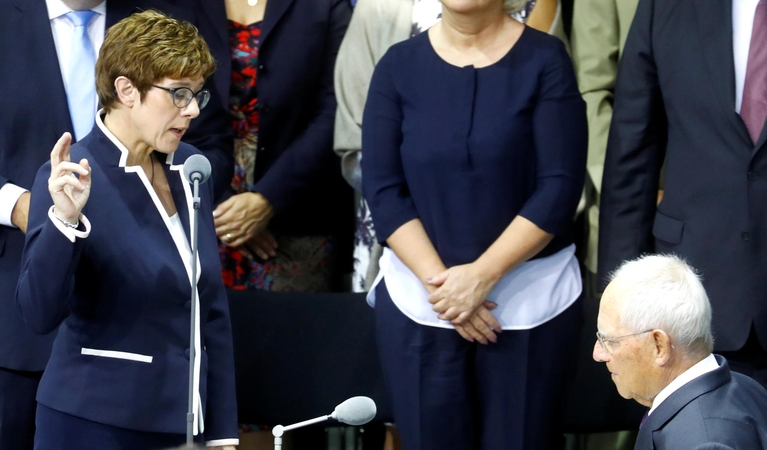 Prisiekė naujoji Vokietijos gynybos ministrė A. Kramp-Karrenbauer