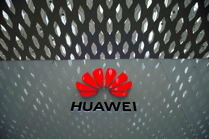 Valstybės departamentas: JAV apriboja „Huawei“ galimybes naudotis JAV technologijomis