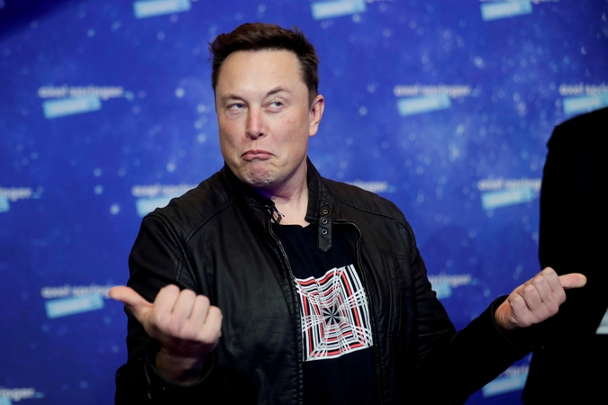 E. Muskas savo kompanijoje „Tesla“ vainikuotas „technokaraliumi“