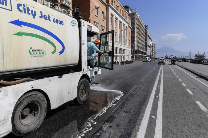 Italijos premjeras nurodė visoje šalyje uždaryti bendroves, išskyrus svarbiausias