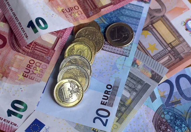 „Odės džiaugsmui“ teks palaukti: ES „taupieji“ spaudžia karpyti ūkio gaivinimo fondą