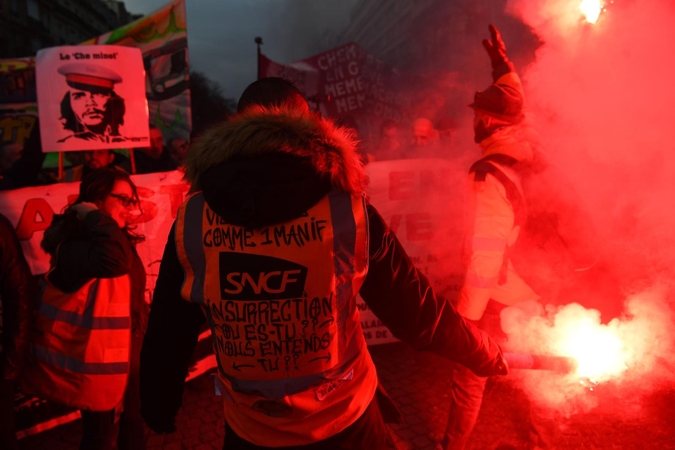 Prancūzijos profsąjungos vėl rengia masines demonstracijas prieš pensijų reformą